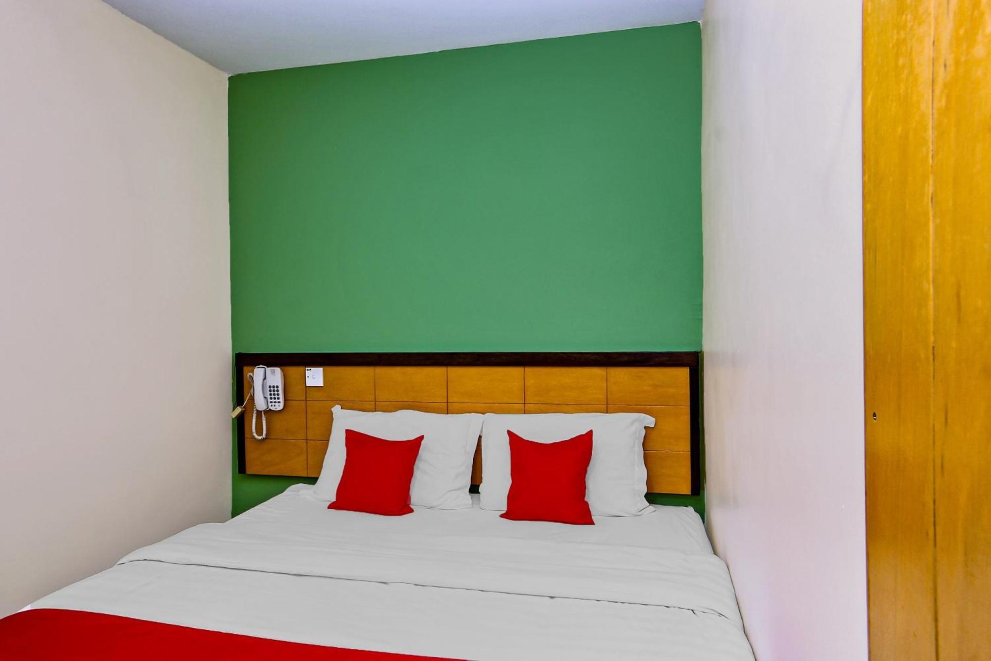 Oyo 44054 Holiday Mansion Inn Sibu Εξωτερικό φωτογραφία